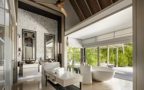 3. King Beach Villa_Bathroom
